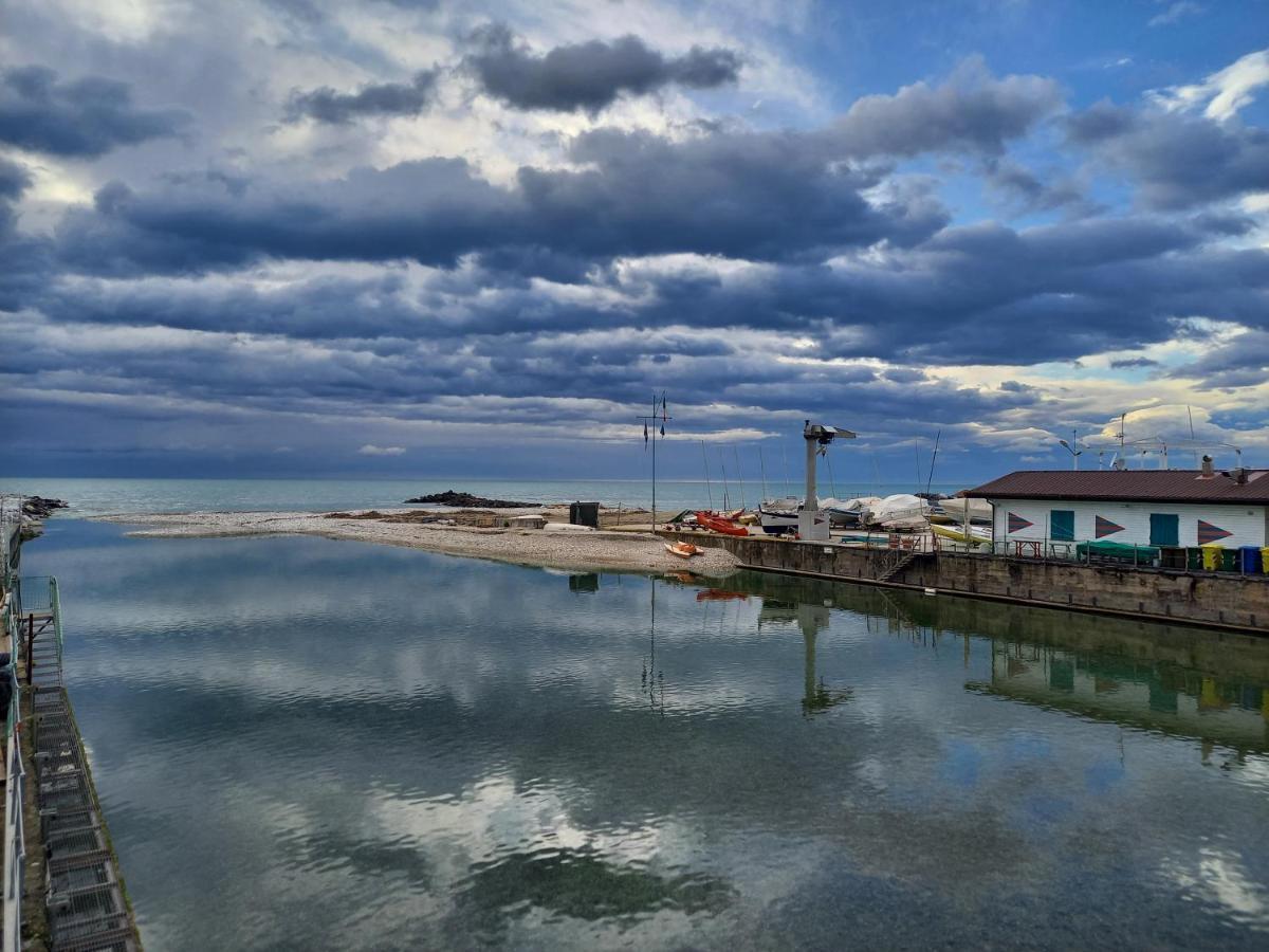 Bilocale Climatizzato A 850M Dalla Spiaggia Casa Katia Marina di Massa Ngoại thất bức ảnh